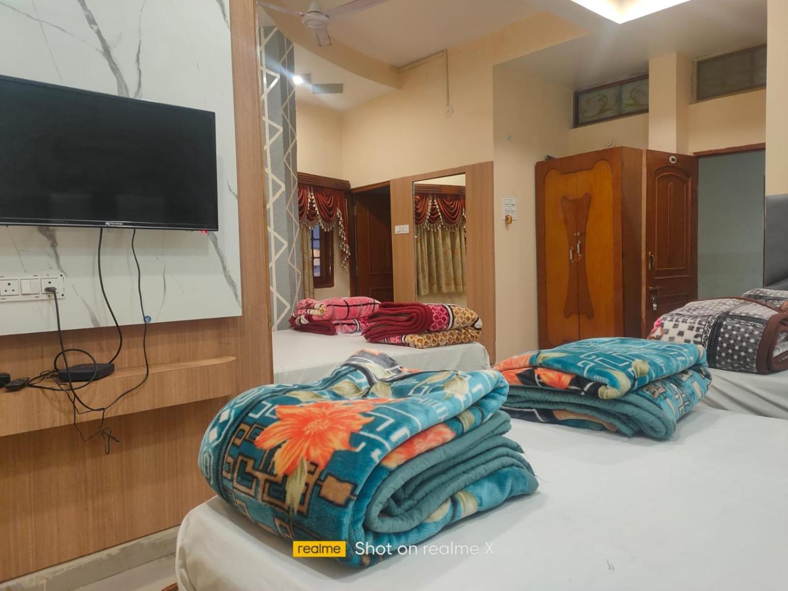 Hotel Pleasure Landmark اوجاين المظهر الخارجي الصورة