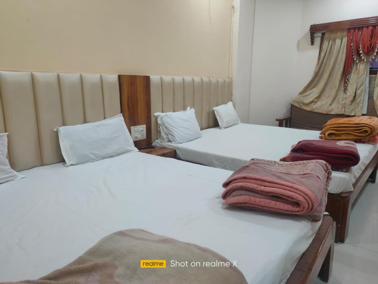 Hotel Pleasure Landmark اوجاين المظهر الخارجي الصورة