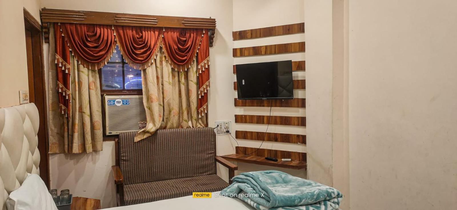 Hotel Pleasure Landmark اوجاين المظهر الخارجي الصورة