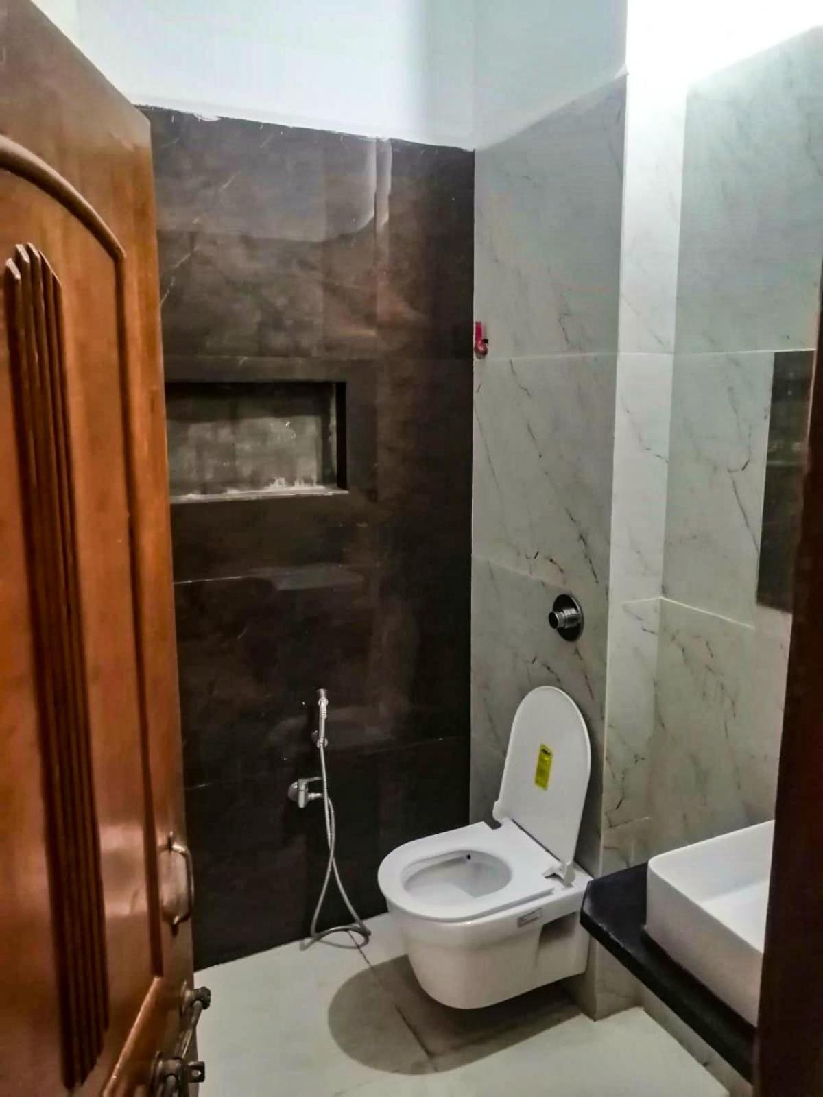 Hotel Pleasure Landmark اوجاين المظهر الخارجي الصورة